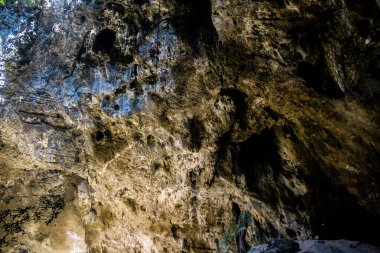 Hua Hin, Tayland, 08 Ocak 2025 Phraya Nakhon Mağarası, milli parktaki mistik mağara. Çarpıcı doğal güzelliklere, zorlu yürüyüşlere ve Kuha Karuhas Pavyonu 'na sahip tarihi bir yer..