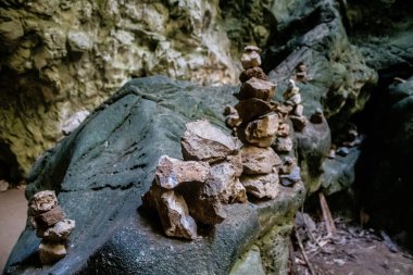 Hua Hin, Tayland, 08 Ocak 2025 Phraya Nakhon Mağarası, milli parktaki mistik mağara. Çarpıcı doğal güzelliklere, zorlu yürüyüşlere ve Kuha Karuhas Pavyonu 'na sahip tarihi bir yer..