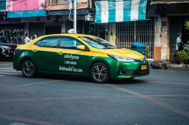 Bangkok, Tayland, 19 Ocak 2025 Taxi Tayland 'ın başkenti Bangkok sokaklarında akın ediyor. Canlı sokak hayatı, zengin kültür mirası ve hareketli pazarlarıyla ünlüdür..