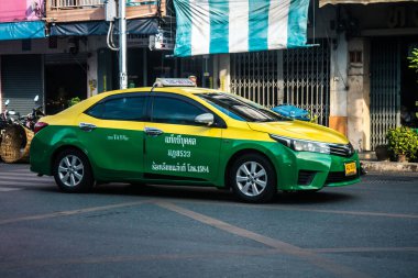 Bangkok, Tayland, 19 Ocak 2025 Taxi Tayland 'ın başkenti Bangkok sokaklarında akın ediyor. Canlı sokak hayatı, zengin kültür mirası ve hareketli pazarlarıyla ünlüdür..