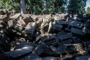 Siem hasadı, Kamboçya, 21 Ocak 2025 'te Angkor Wat kompleksindeki Ta Prohm tapınağının mimarisi, antik Khmer başkenti Angkor' da bulunan bir Hindu-Budist yerleşimi, başlangıçta 1150 yılında inşa edildi..