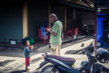 Siem Reap, Kamboçya, 25 Ocak 2025 Şehir ve Siem Reap sokakları. Angkor Wat kompleksi, hareketli pazarları, hareketli sokak hayatı ve nefis mutfağıyla ünlü.