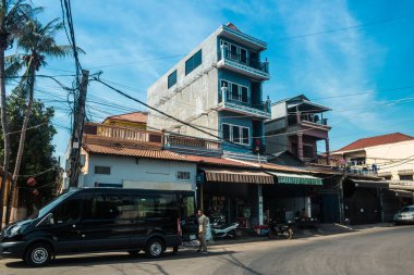 Siem Reap, Kamboçya, 25 Ocak 2025 Şehir ve Siem Reap sokakları. Angkor Wat kompleksi, hareketli pazarları, hareketli sokak hayatı ve nefis mutfağıyla ünlü.