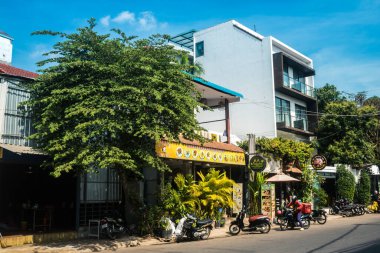 Siem Reap, Kamboçya, 25 Ocak 2025 Şehir ve Siem Reap sokakları. Angkor Wat kompleksi, hareketli pazarları, hareketli sokak hayatı ve nefis mutfağıyla ünlü.