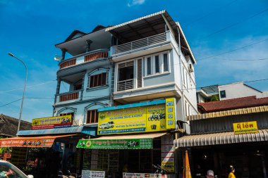 Siem Reap, Kamboçya, 25 Ocak 2025 Şehir ve Siem Reap sokakları. Angkor Wat kompleksi, hareketli pazarları, hareketli sokak hayatı ve nefis mutfağıyla ünlü.