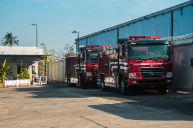 Siem Reap, Kamboçya, 24 Ocak 2025 Siem Reap caddelerinde trafik. Angkor Wat kompleksi, hareketli pazarları, hareketli sokak hayatı ve nefis mutfağıyla ünlü.