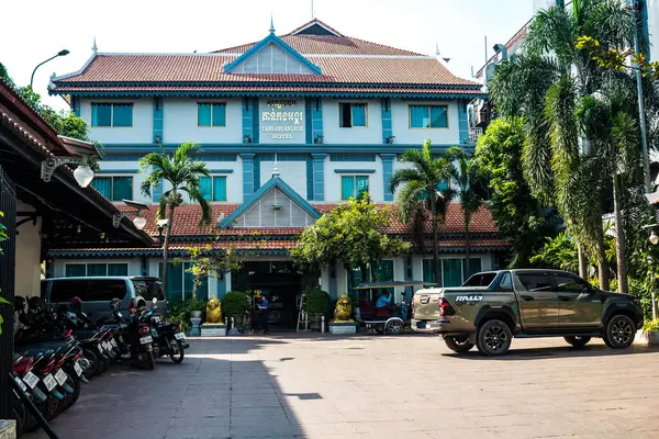 Siem Reap, Kamboçya, 25 Ocak 2025 Şehir ve Siem Reap sokakları. Angkor Wat kompleksi, hareketli pazarları, hareketli sokak hayatı ve nefis mutfağıyla ünlü.