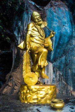 Krabi, Tayland, 15 Ocak 2025 Wat Tham Suea, Krabi 'de bulunan bir Budist tapınağı. Budizm, Tayland 'da yaygın bir dindir. Devlet Budizmi destekliyor ve dini özgürlüğü garanti ediyor.