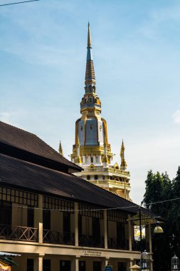 Krabi, Tayland, 15 Ocak 2025 Wat Tham Suea, Krabi 'de bulunan bir Budist tapınağı. Budizm, Tayland 'da yaygın bir dindir. Devlet Budizmi destekliyor ve dini özgürlüğü garanti ediyor.