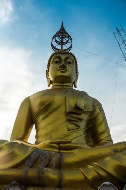 Krabi, Tayland, 15 Ocak 2025 Wat Tham Suea, Krabi 'de bulunan bir Budist tapınağı. Budizm, Tayland 'da yaygın bir dindir. Devlet Budizmi destekliyor ve dini özgürlüğü garanti ediyor.