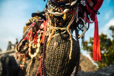 Krabi, Tayland, 15 Ocak 2025 Wat Tham Suea, Krabi 'de bulunan bir Budist tapınağı. Budizm, Tayland 'da yaygın bir dindir. Devlet Budizmi destekliyor ve dini özgürlüğü garanti ediyor.
