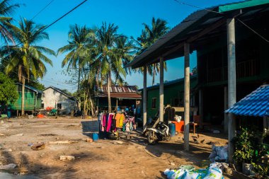 Preak Svay, Koh Rong Adası, Kamboçya, 30 Ocak 2025 Daily Life adanın kuzeyinde bulunan otantik yüzen bir Khmer balıkçı köyünde. Nüfusun ana faaliyeti balıkçılıktır..