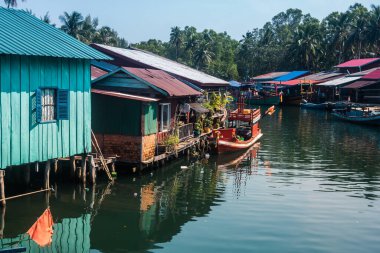 Preak Svay, Koh Rong Adası, Kamboçya, 30 Ocak 2025 Daily Life adanın kuzeyinde bulunan otantik yüzen bir Khmer balıkçı köyünde. Nüfusun ana faaliyeti balıkçılıktır..