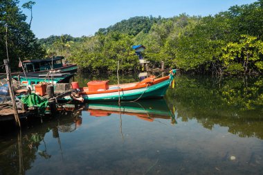 Preak Svay, Koh Rong Adası, Kamboçya, 30 Ocak 2025 Daily Life adanın kuzeyinde bulunan otantik yüzen bir Khmer balıkçı köyünde. Nüfusun ana faaliyeti balıkçılıktır..