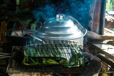 Preak Svay, Koh Rong Adası, Kamboçya, 30 Ocak 2025 Daily Life adanın kuzeyinde bulunan otantik yüzen bir Khmer balıkçı köyünde. Nüfusun ana faaliyeti balıkçılıktır..