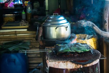 Preak Svay, Koh Rong Adası, Kamboçya, 30 Ocak 2025 Daily Life adanın kuzeyinde bulunan otantik yüzen bir Khmer balıkçı köyünde. Nüfusun ana faaliyeti balıkçılıktır..
