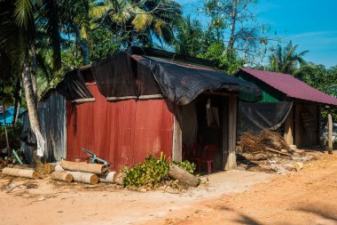 Preak Svay, Koh Rong Adası, Kamboçya, 30 Ocak 2025 Daily Life adanın kuzeyinde bulunan otantik yüzen bir Khmer balıkçı köyünde. Nüfusun ana faaliyeti balıkçılıktır..
