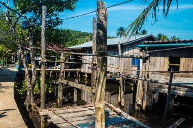 Preak Svay, Koh Rong Adası, Kamboçya, 30 Ocak 2025 Daily Life adanın kuzeyinde bulunan otantik yüzen bir Khmer balıkçı köyünde. Nüfusun ana faaliyeti balıkçılıktır..