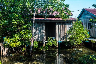 Preak Svay, Koh Rong Adası, Kamboçya, 30 Ocak 2025 Daily Life adanın kuzeyinde bulunan otantik yüzen bir Khmer balıkçı köyünde. Nüfusun ana faaliyeti balıkçılıktır..