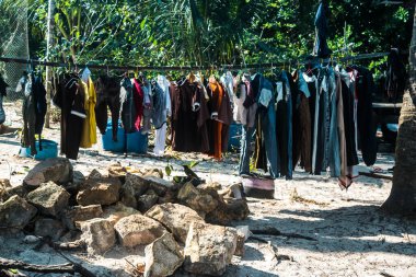 Preak Svay, Koh Rong Adası, Kamboçya, 30 Ocak 2025 Daily Life adanın kuzeyinde bulunan otantik yüzen bir Khmer balıkçı köyünde. Nüfusun ana faaliyeti balıkçılıktır..