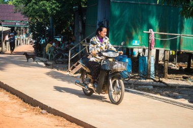 Preak Svay, Koh Rong Adası, Kamboçya, 30 Ocak 2025 Daily Life adanın kuzeyinde bulunan otantik yüzen bir Khmer balıkçı köyünde. Nüfusun ana faaliyeti balıkçılıktır..