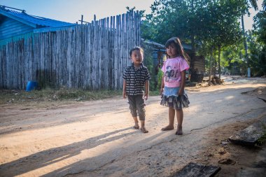 Preak Svay, Koh Rong Adası, Kamboçya, 30 Ocak 2025 Daily Life adanın kuzeyinde bulunan otantik yüzen bir Khmer balıkçı köyünde. Nüfusun ana faaliyeti balıkçılıktır..