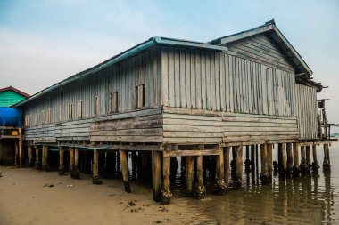 Preak Svay, Koh Rong Adası, Kamboçya, 30 Ocak 2025 Daily Life adanın kuzeyinde bulunan otantik yüzen bir Khmer balıkçı köyünde. Nüfusun ana faaliyeti balıkçılıktır..