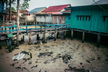 Preak Svay, Koh Rong Adası, Kamboçya, 30 Ocak 2025 Daily Life adanın kuzeyinde bulunan otantik yüzen bir Khmer balıkçı köyünde. Nüfusun ana faaliyeti balıkçılıktır..