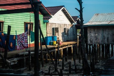 Preak Svay, Koh Rong Adası, Kamboçya, 30 Ocak 2025 Daily Life adanın kuzeyinde bulunan otantik yüzen bir Khmer balıkçı köyünde. Nüfusun ana faaliyeti balıkçılıktır..