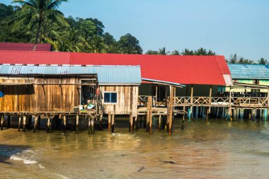 Preak Svay, Koh Rong Adası, Kamboçya, 30 Ocak 2025 Daily Life adanın kuzeyinde bulunan otantik yüzen bir Khmer balıkçı köyünde. Nüfusun ana faaliyeti balıkçılıktır..