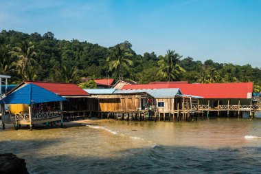 Preak Svay, Koh Rong Adası, Kamboçya, 30 Ocak 2025 Daily Life adanın kuzeyinde bulunan otantik yüzen bir Khmer balıkçı köyünde. Nüfusun ana faaliyeti balıkçılıktır..