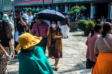 Bangkok, Tayland, 29 Ocak 2025. Bangkok 'un merkezindeki Grand Palace' ı ziyaret eden turistler. Saray 1782 'den beri Siyam Kralları' nın resmi ikametgahıdır..