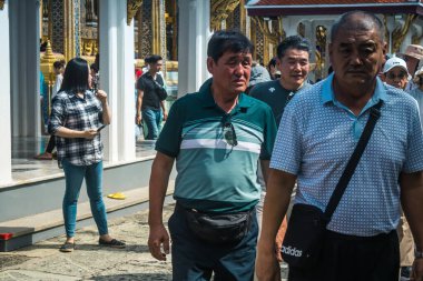 Bangkok, Tayland, 29 Ocak 2025. Bangkok 'un merkezindeki Grand Palace' ı ziyaret eden turistler. Saray 1782 'den beri Siyam Kralları' nın resmi ikametgahıdır..