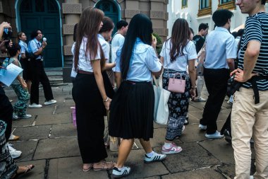 Bangkok, Tayland, 29 Ocak 2025. Bangkok 'un merkezindeki Grand Palace' ı ziyaret eden turistler. Saray 1782 'den beri Siyam Kralları' nın resmi ikametgahıdır..