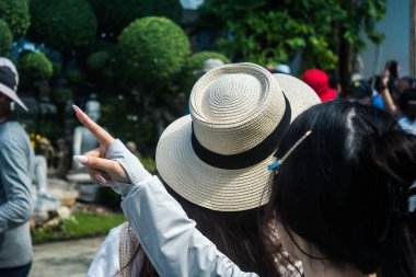 Bangkok, Tayland, 29 Ocak 2025. Bangkok 'un merkezindeki Grand Palace' ı ziyaret eden turistler. Saray 1782 'den beri Siyam Kralları' nın resmi ikametgahıdır..