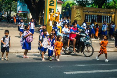 Sihanoukville, Kamboçya, 3 Şubat 2025 Sihanoukville, Kamboçya 'da bir sahil şehri. Zengin kültürel mirası, hareketli pazarı ve hareketli sokak hayatı ile ünlüdür..