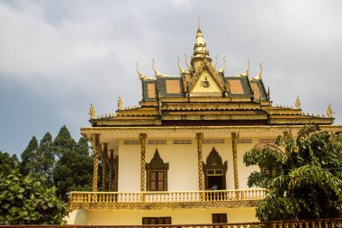 Sihanoukville, Kamboçya, 3 Şubat 2025 Wat Leu Pagoda, Sihanoukville, Kamboçya 'nın en yüksek tepesinde bulunan bir Budist tapınağı, ziyaretçilere kültürel zenginliğin eşsiz bir karışımını sunuyor..