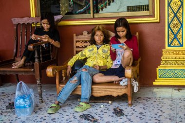 Sihanoukville, Kamboçya, 3 Şubat 2025 Wat Leu Pagoda, Sihanoukville, Kamboçya 'nın en yüksek tepesinde bulunan bir Budist tapınağı, ziyaretçilere kültürel zenginliğin eşsiz bir karışımını sunuyor..