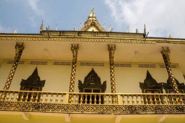 Sihanoukville, Kamboçya, 3 Şubat 2025 Wat Leu Pagoda, Sihanoukville, Kamboçya 'nın en yüksek tepesinde bulunan bir Budist tapınağı, ziyaretçilere kültürel zenginliğin eşsiz bir karışımını sunuyor..