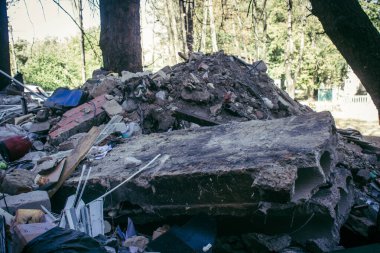 Sumy, Ukrayna, 30 Eylül 2024 Sumy 'deki Saint Panteleimon Tıp Merkezi' ne yapılan saldırıdan sonra en az sekiz kişi öldü. Hastaneye Shahed kamikaze dronları çarpmış..