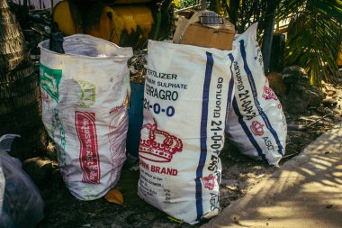 Preak Svay, Koh Rong Adası, Kamboçya, 6 Şubat 2025 Daily Life adanın kuzeyinde bulunan otantik bir yüzen Khmer balıkçı köyünde. Nüfusun ana faaliyeti balıkçılıktır..