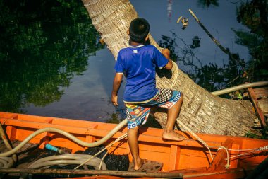 Preak Svay, Koh Rong Adası, Kamboçya, 6 Şubat 2025 Daily Life adanın kuzeyinde bulunan otantik bir yüzen Khmer balıkçı köyünde. Nüfusun ana faaliyeti balıkçılıktır..
