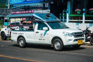 Koh Chang, Tayland, 15 Şubat 2025 Taxi Tayland 'daki Koh Chang adasının sokaklarında dolanıyor. Canlı sokak hayatı, zengin kültür mirası ve hareketli pazarlarıyla ünlüdür..
