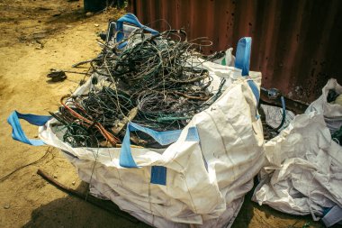 Koh Chang, Tayland, 16 Şubat 2025 Grand Laguna Oteli, terk edilmiş otel teknesi. Müessese bir yangınla harap oldu ve bugün sadece kömürleşmiş ceset parçalandı..