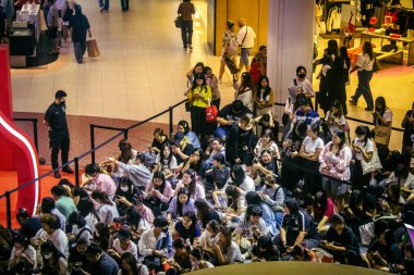 Bangkok, Tayland, 01 Mart 2025 CentralWorld Bangkok 'ta bir alışveriş merkezidir. Birçok mağaza, restoran ve eğlence seçenekleri ile dünyanın en büyük alışveriş merkezlerinden biridir..