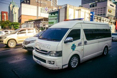 Bangkok, Tayland, 01 Mart 2025. Bangkok, Tayland 'ın başkenti sokaklara dökülen ambulans, hayat dolu sokak hayatıyla tanınıyor..