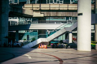 Bangkok, Tayland, 02 Mart 2025 BTS Skytrain Bangkok 'ta bir hızlı ulaşım sistemidir. BTS, verimli ve ucuz bir seyahat biçimi olarak hizmet vererek şehir genelinde uygun bir ulaşım sağlar..