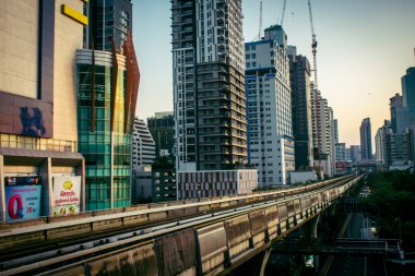 Bangkok, Tayland, Mart 04, 2025 Şehir ve Bangkok sokakları, Tayland 'ın başkenti. Canlı sokak hayatı, zengin kültür mirası, hareketli pazarları ve nefis mutfağıyla ünlüdür..