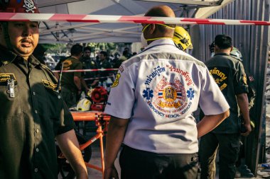 Bangkok, Tayland, 28 Mart 2025 'te Bangkok' taki kurtarma ekipleri, depremin Tayland başkentini vurmasından sonra yıkılan yüksek binaların inşaatı devam ediyor..