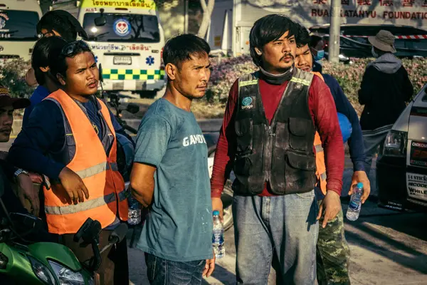 Bangkok, Tayland, 28 Mart 2025 'te Bangkok' taki kurtarma ekipleri, depremin Tayland başkentini vurmasından sonra yıkılan yüksek binaların inşaatı devam ediyor..